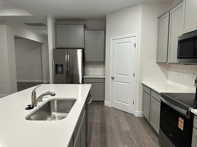 2113 Warren Acres Blvd — Photo 6