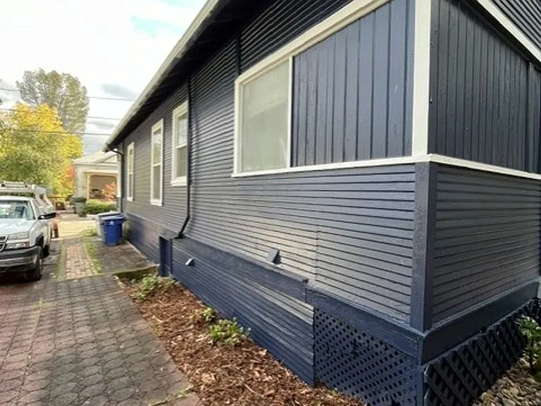 1066 Pine St — Photo 3
