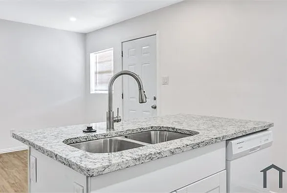 901 Bessie St #205 — Photo 39