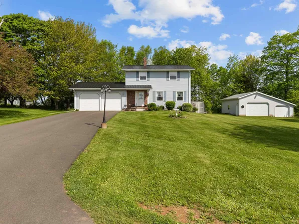 2 Laura Ln, Stratford, PE C1B 2T3