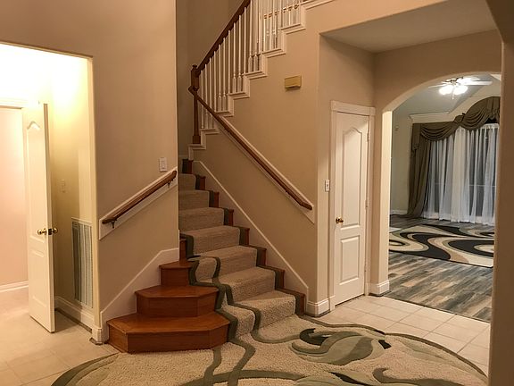 2nd image of 506 Jays Ln