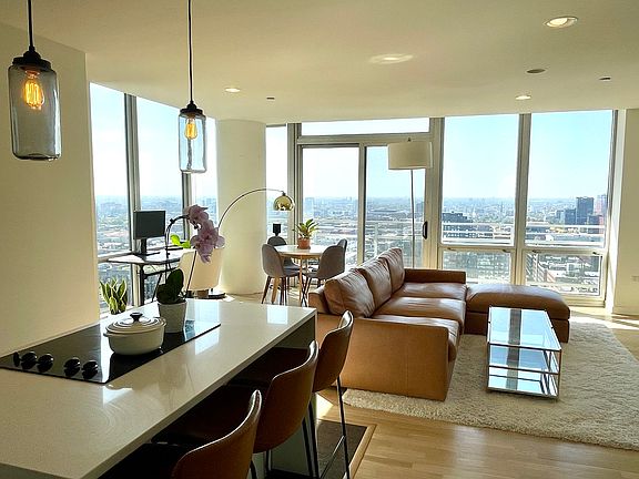 4th image of 737 W Washington Blvd APT 2710
