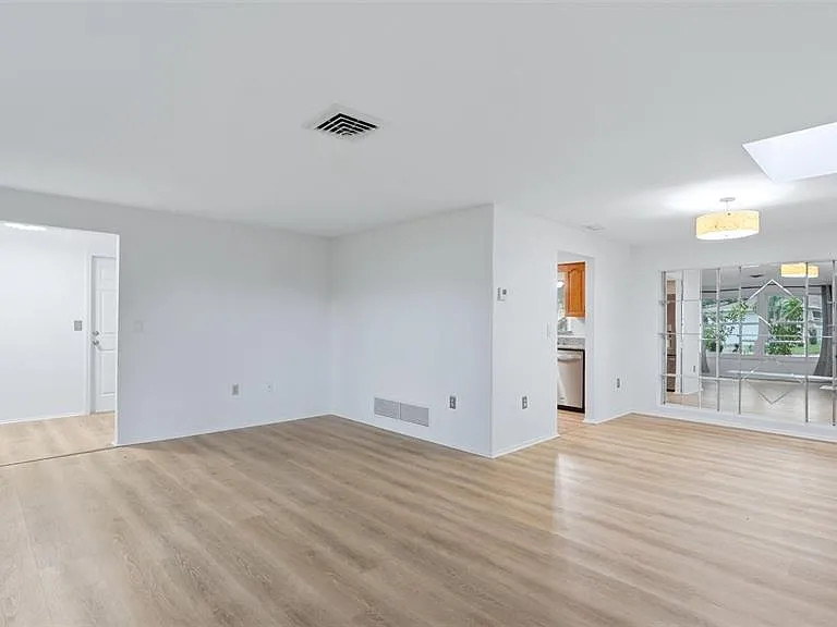 1329 Nantucket Rd — Photo 6