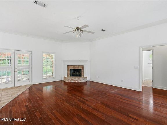 4th image of 212 Cambridge Dr