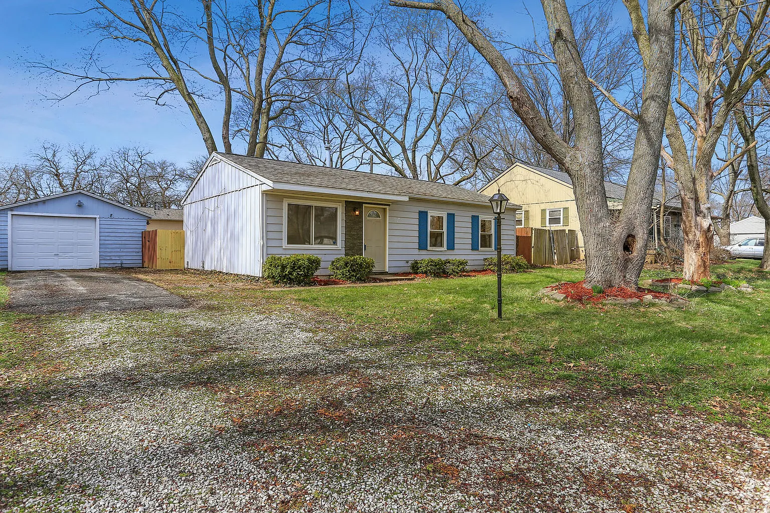 1305 Maplepark Dr photo 1