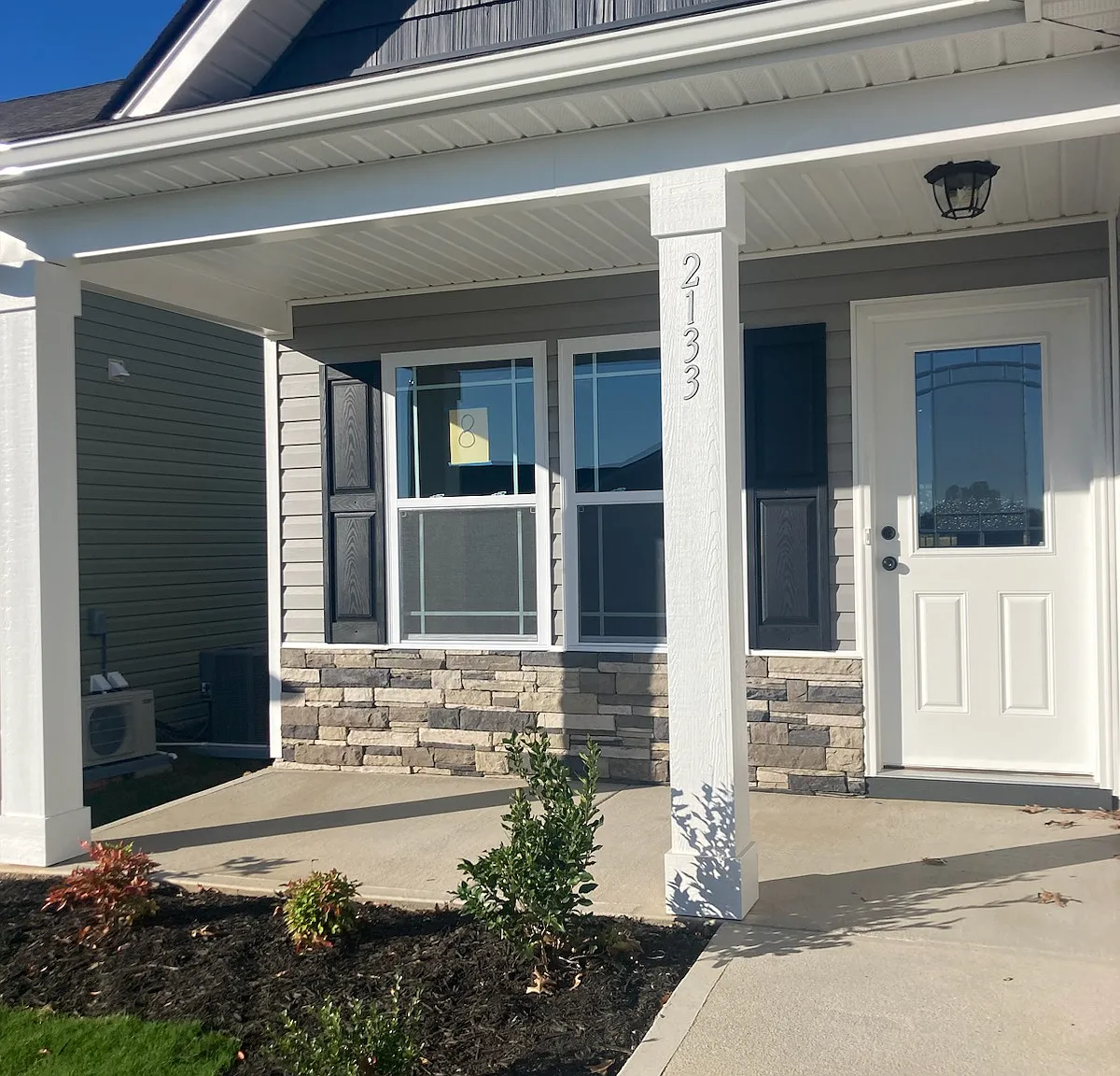 3 bed, 1329 sqft, $1,870 — Photo 1