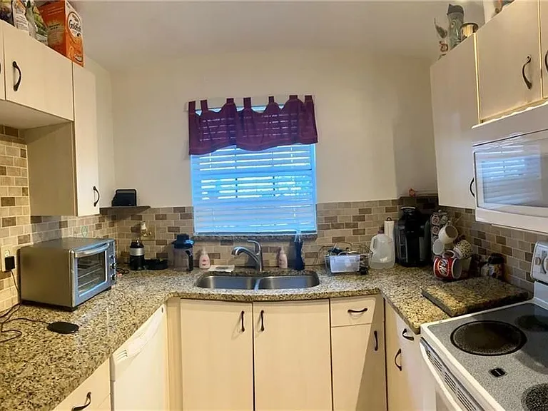 5033 SW 121st Ter #TOWNHOUSE — Photo 2