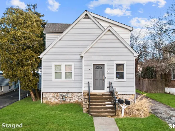 7 Willowbrook Pl #1, Stamford, CT 06902