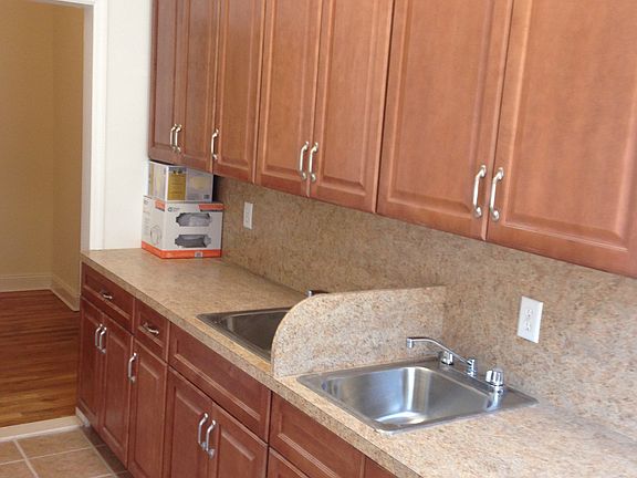 2nd image of 880 47th St APT A1