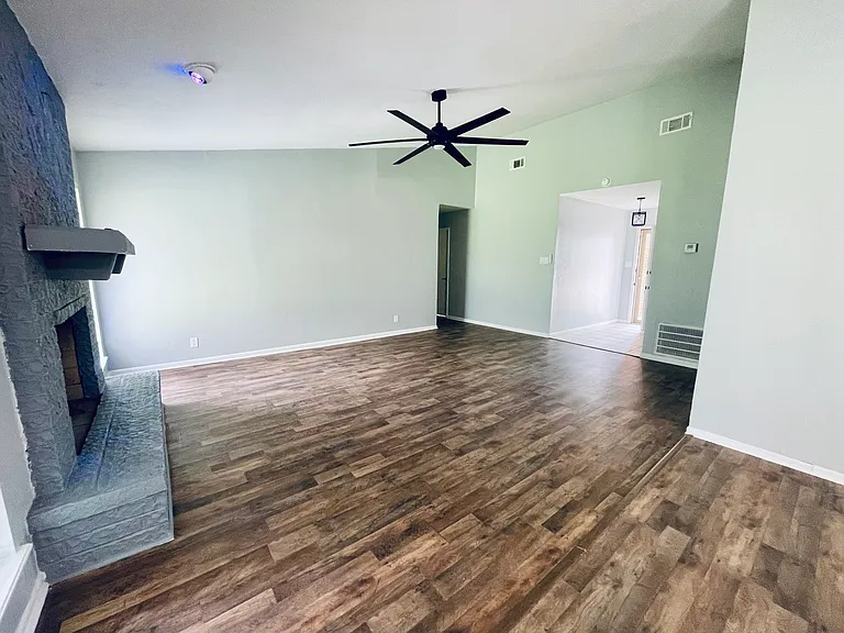 1203 Westwood St — Photo 6