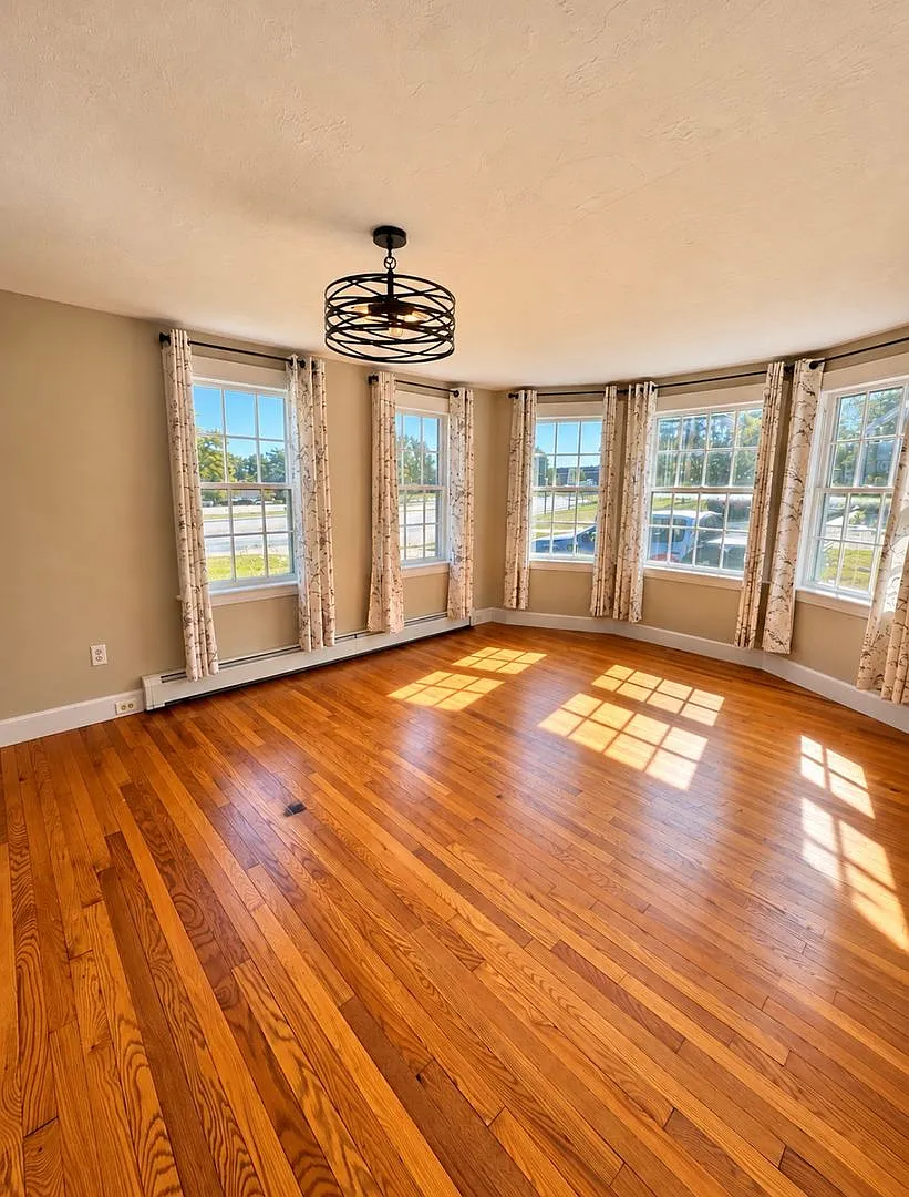 Single Family Cape House in Portsmouth, NH|Available Now! — Photo 1