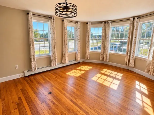 1430 Woodbury Ave, Portsmouth, NH 03801