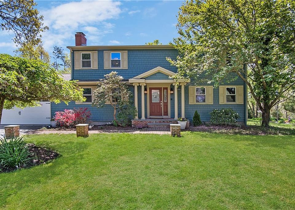 1st image of 16 Winchester Dr