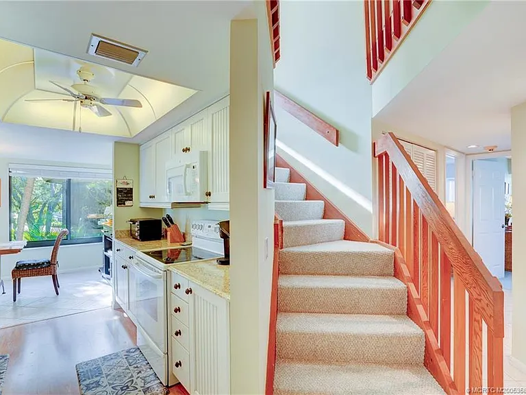 233 NE Edgewater Dr #204 — Photo 15