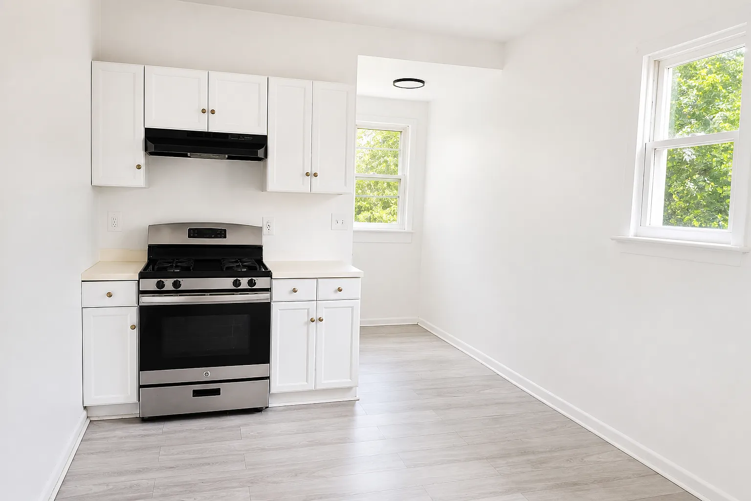 4 bed, 850 sqft, $2,550 — Photo 2
