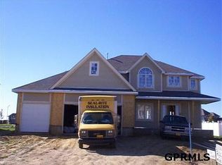 2115 Crest Ridge Dr, Papillion, NE 68046