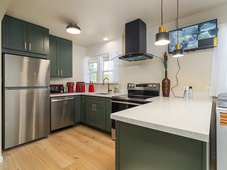 3601 Landau Ave NE — Photo 5