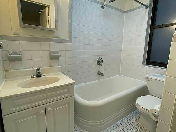 5th image of 109 E 89th St #3C