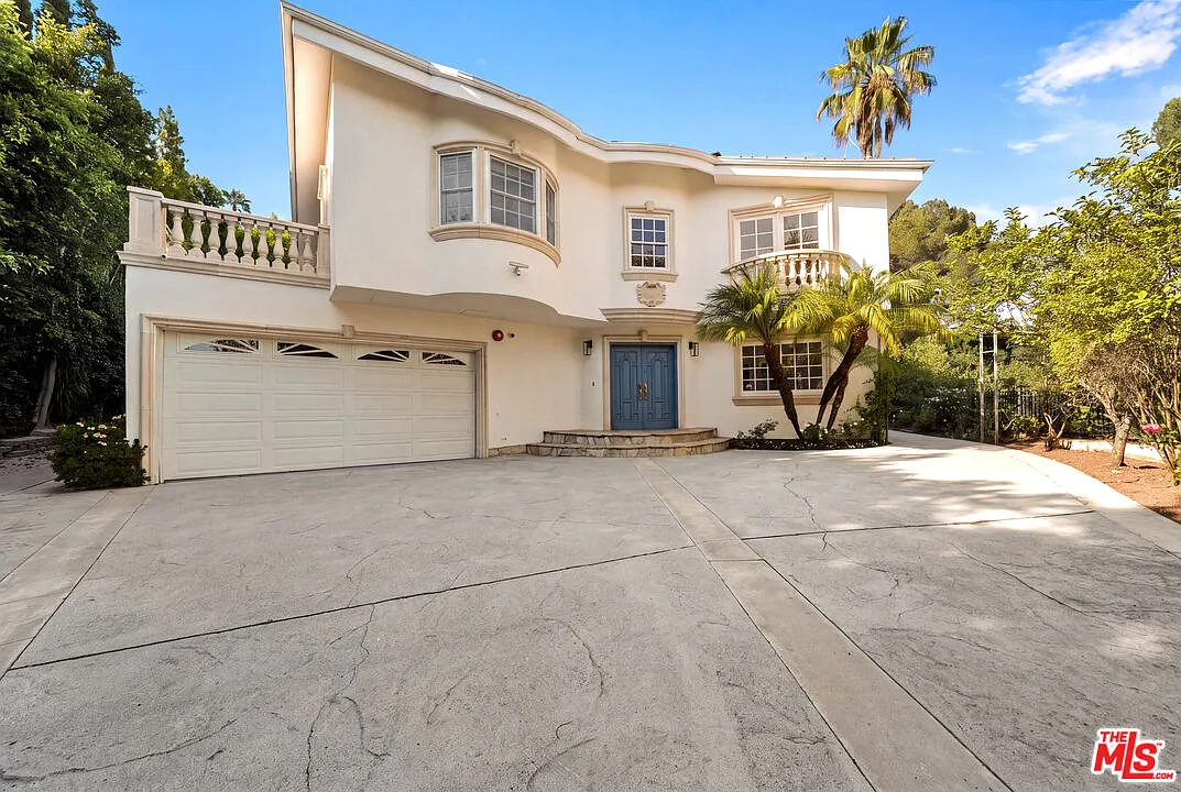 4 bed, 5.0 bath, 4600 sqft, $19,500 — Photo 2