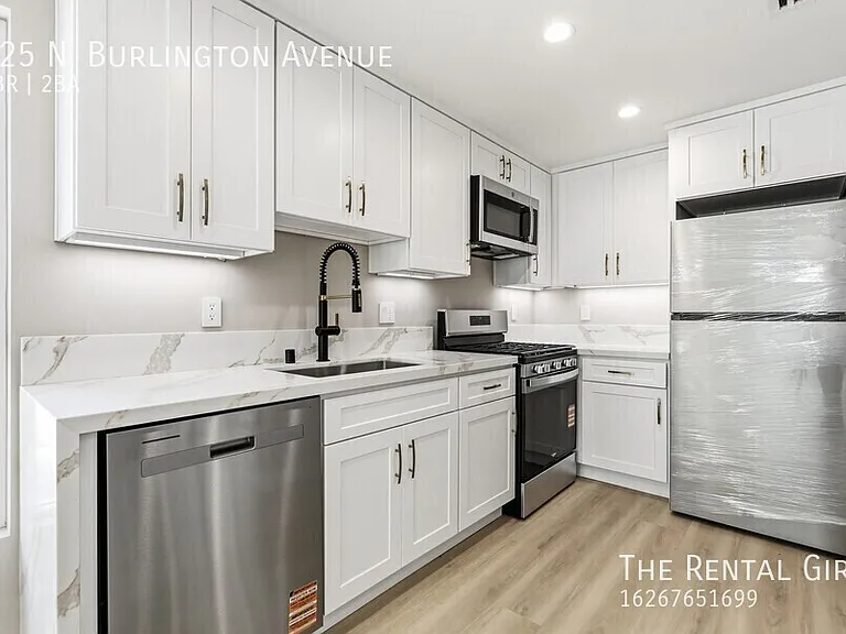 225 N Burlington Ave — Photo 5