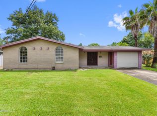 2406 Convent Ave, Gautier, MS 39567