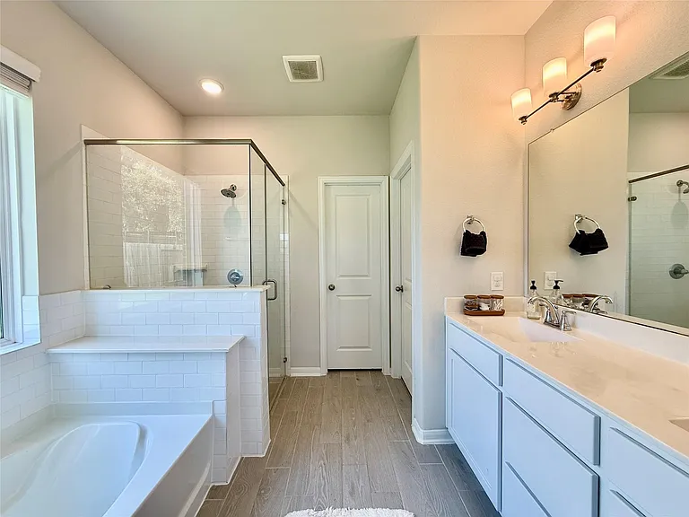 307 Twin Lakes Blvd W — Photo 12