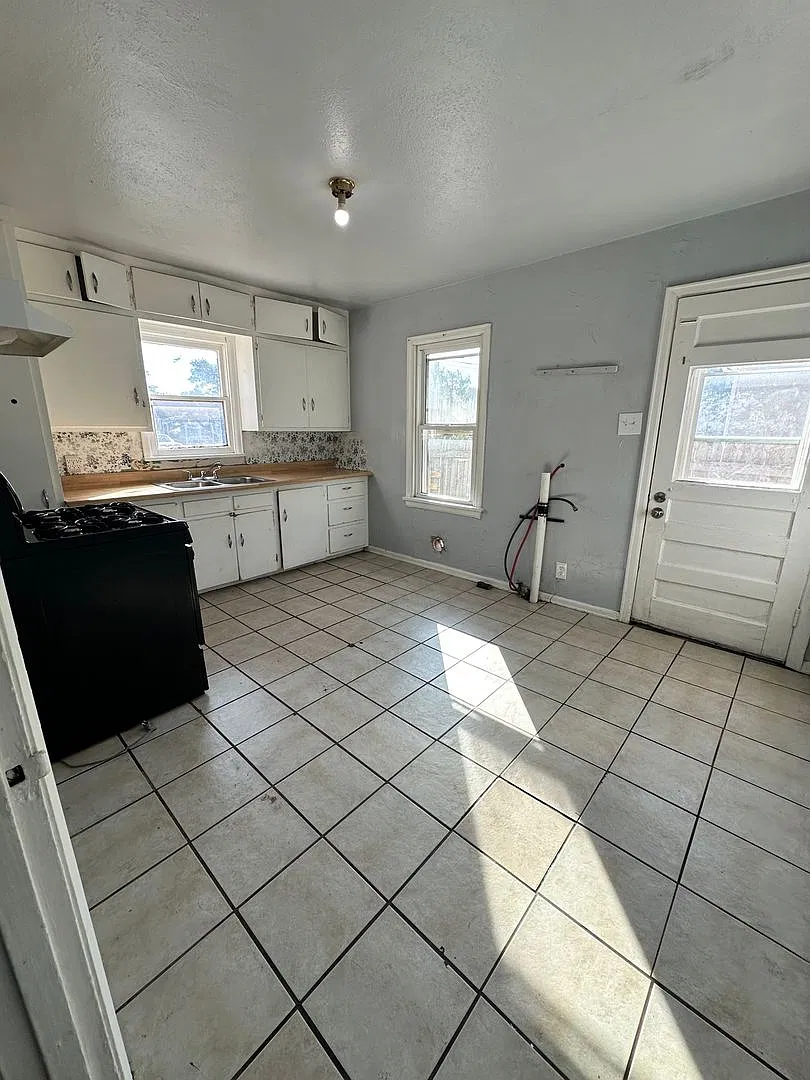 824 South Parker Street — Photo 3