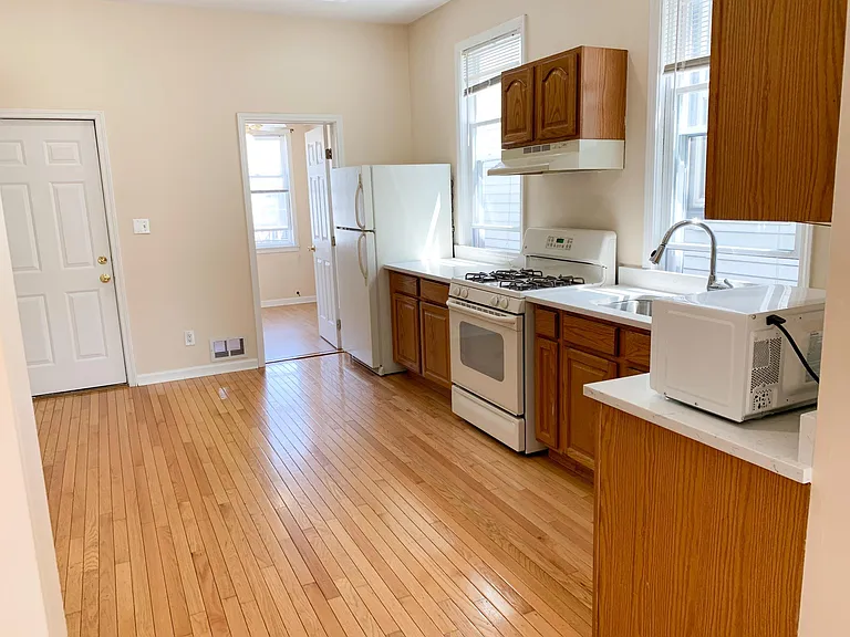 3111 N Southport Ave #2 — Photo 6