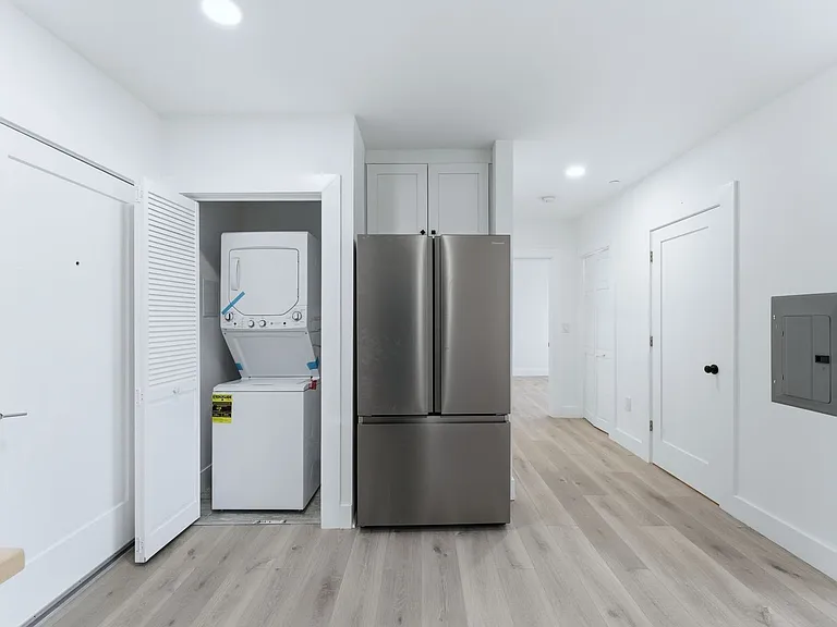Shepherds Lane Commons — Photo 12