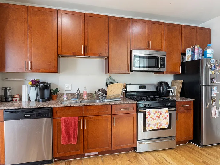 2035 W Touhy Ave #1 — Photo 3