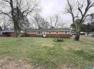 205 Debeth Plz N, Athens, AL 35611