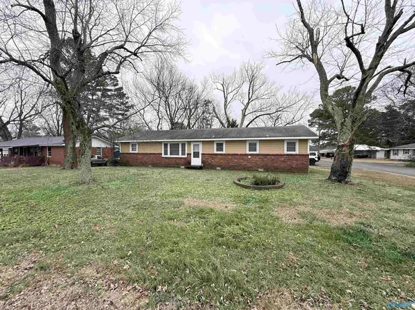 205 Debeth Plz N, Athens, AL 35611