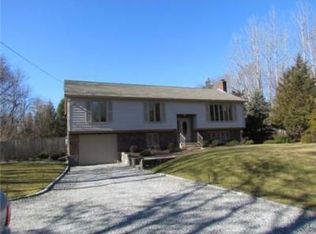 76 Glendale Cir, North Kingstown, RI 02852