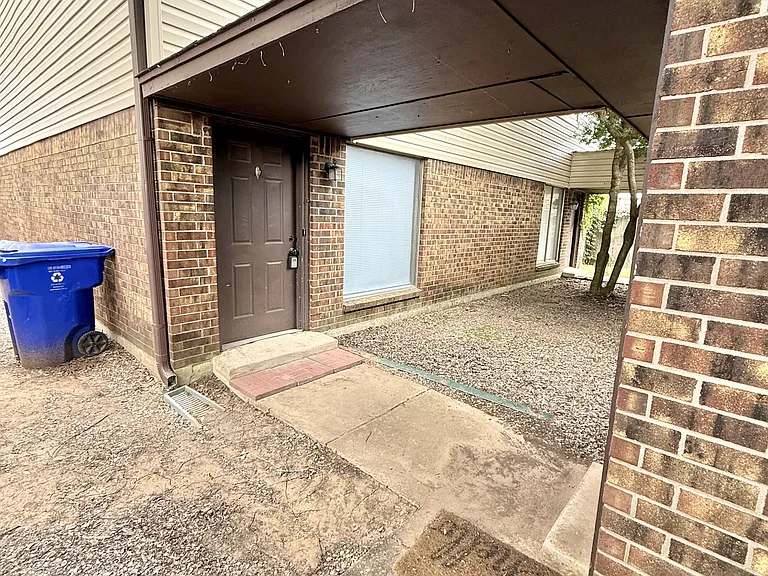 1334 Eastgate Dr #1 — Photo 2