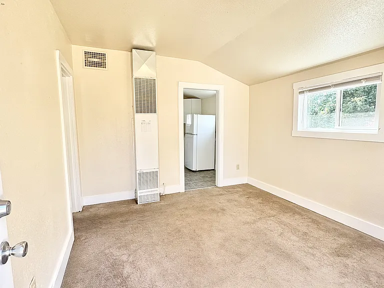 1548 Elizabeth Ave #6 — Photo 3