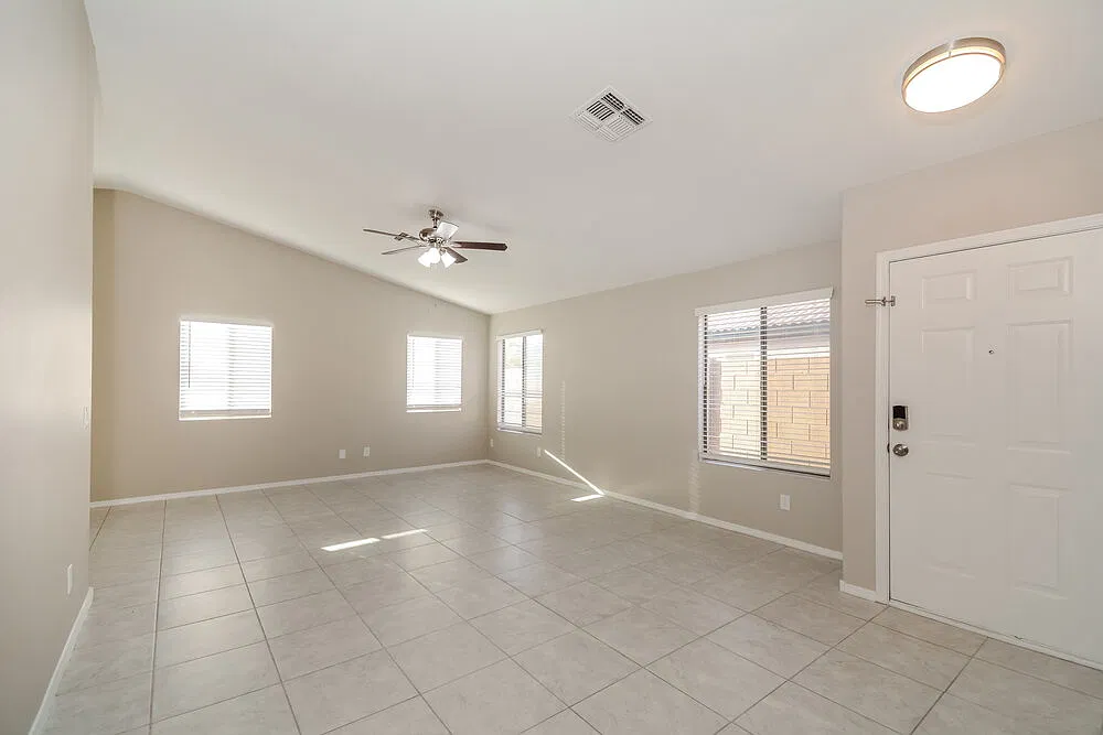 3 bed, 2.0 bath, 1368 sqft, $1,960 — Photo 4