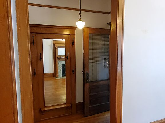3rd image of 1350 N Hoyne Ave #1