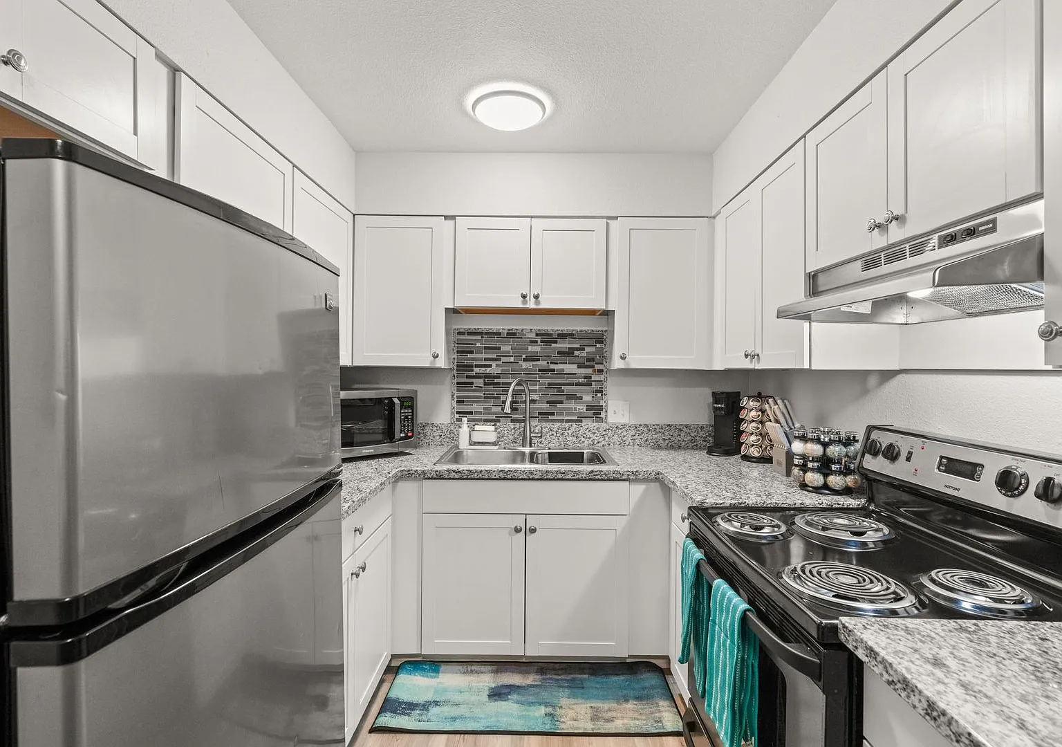 Updated 2-Bedroom Unit in Convenient Downtown Las Vegas Location — Photo 1
