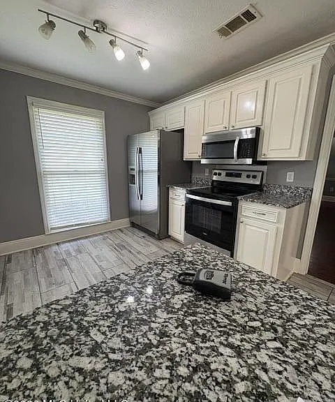1042 N Azalea Dr — Photo 10