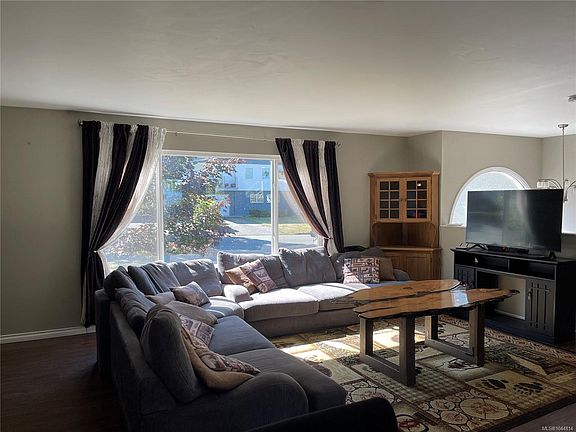 5th image of 3731 Fowlie Cres