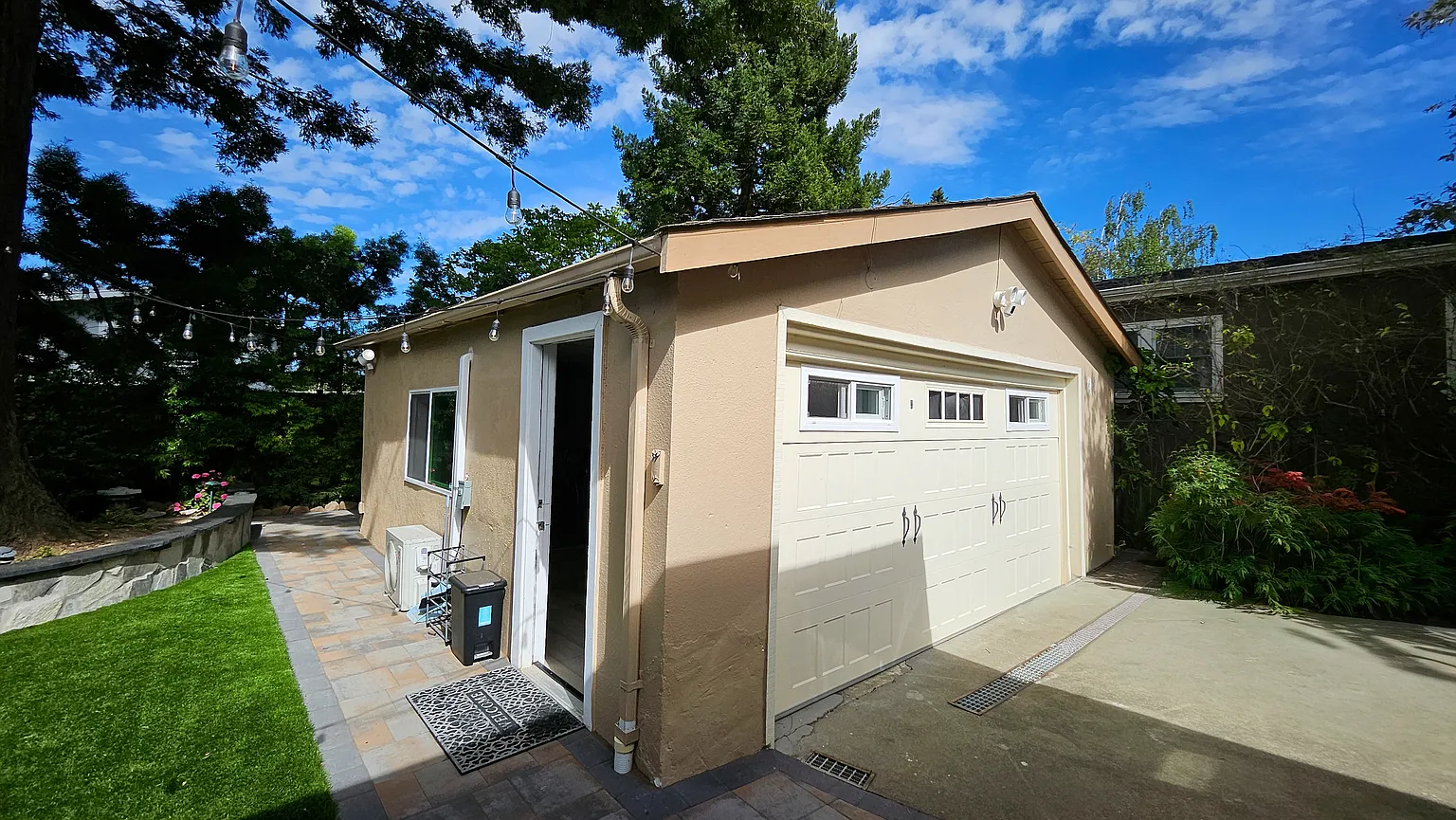 1324 Paloma Ave photo 1