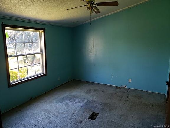 5th image of 306 Little Meadows Ln