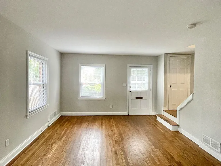 2528 N Winchester St — Photo 8