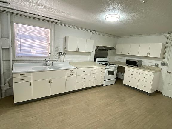 3rd image of 5104 W Cornelia Ave #Basement