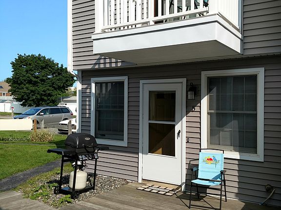 3rd image of 15 Francis St APT 5
