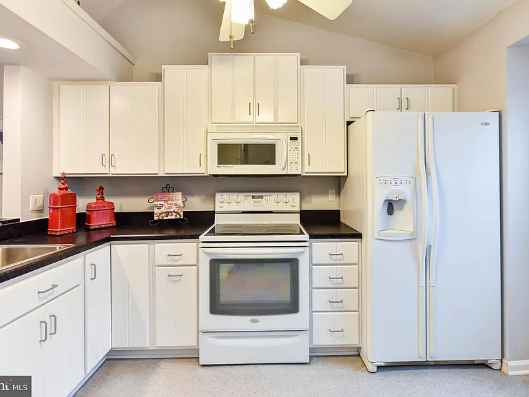 2839 Yarling Ct — Photo 4