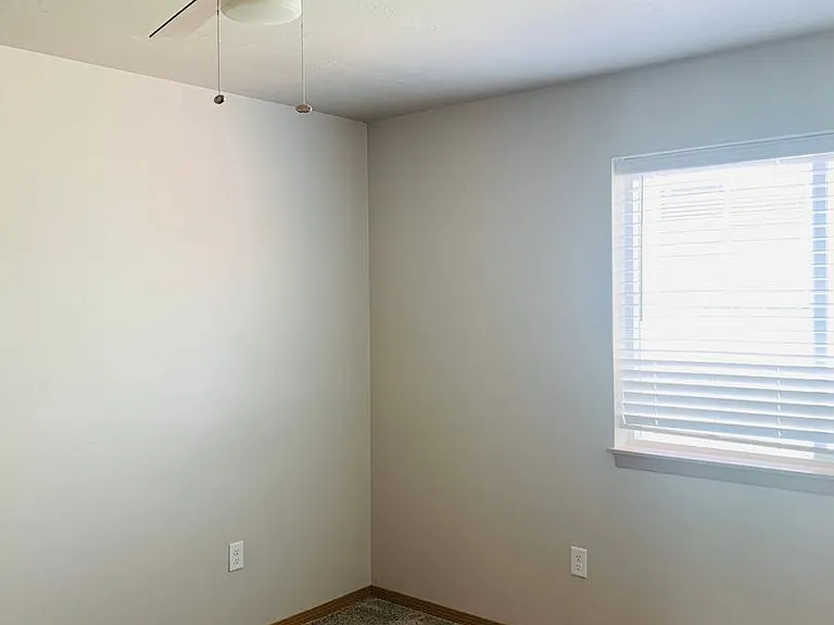 1025 N Russell St — Photo 8