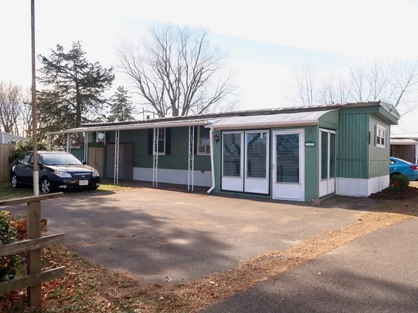 350 West St #15, Ludlow, MA 01056