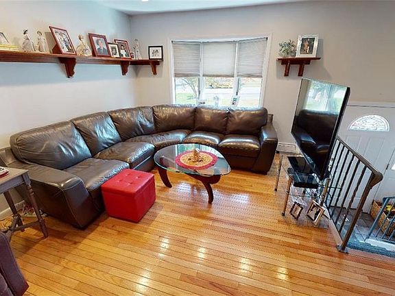 5th image of 206 Benedict Ave