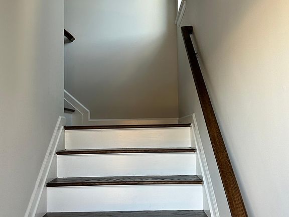 2nd image of 3372 Victory Blvd #2